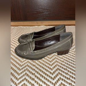 Lauren Ralph Lauren size 7.5B olive gray green block heel loafers classic style